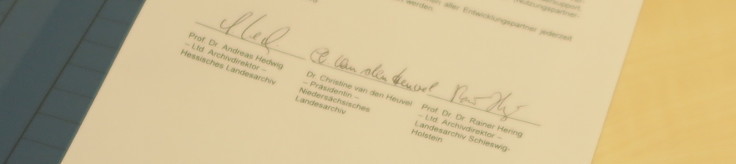 Unterschriften unter dem Kooperationsvertrag