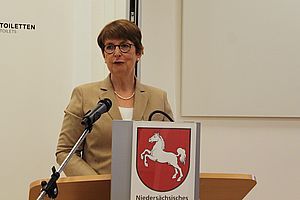 Dr. Sabine Graf