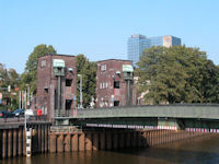 Oldenburg: Cäcilienbrücke mit dem Staatsarchiv im Hintergrund